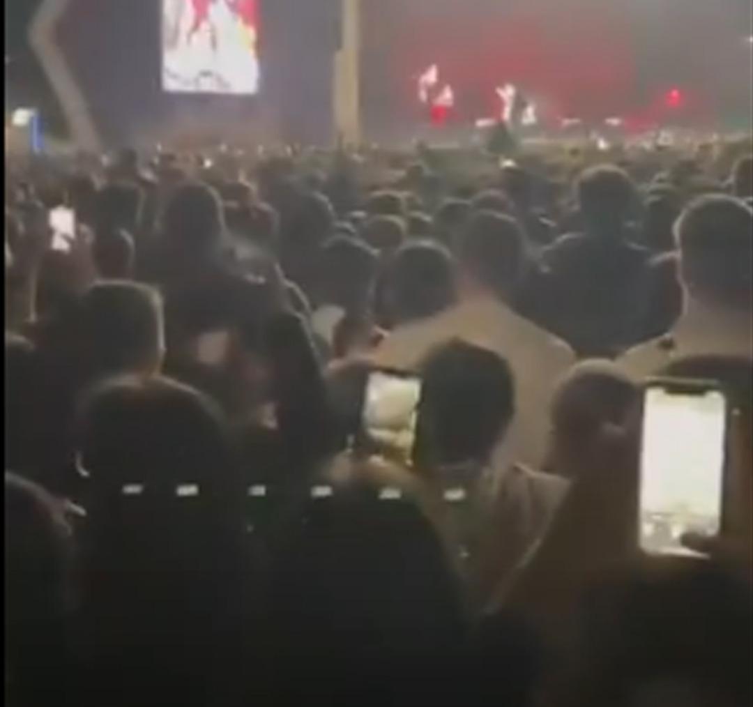 Özlem Çerçioğlu'na konserde şok! Vatandaşlar tarafından yuhalandı 3