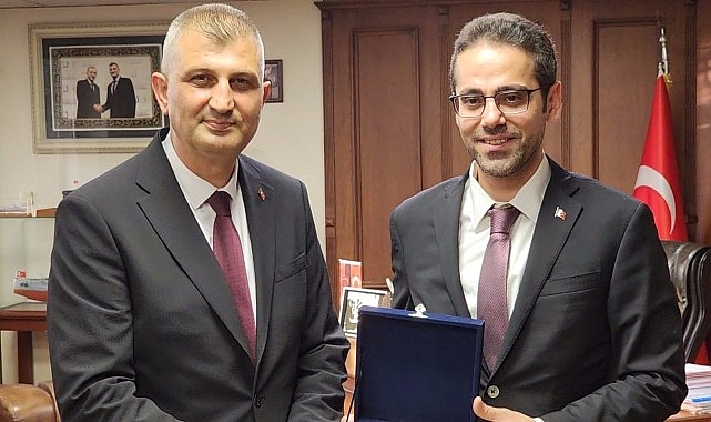 Dışişleri Bakan Yardımcısı Yasin Ekrem Serim, Gölcük Belediye Başkanı Ali Yıldırım Sezer’i makamında ziyaret etti – GÜNDEM