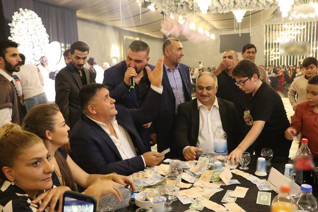 sanliurfada-asiret-dugununde-geline-7-kilo-altin-takildi_8891_dhaphoto15