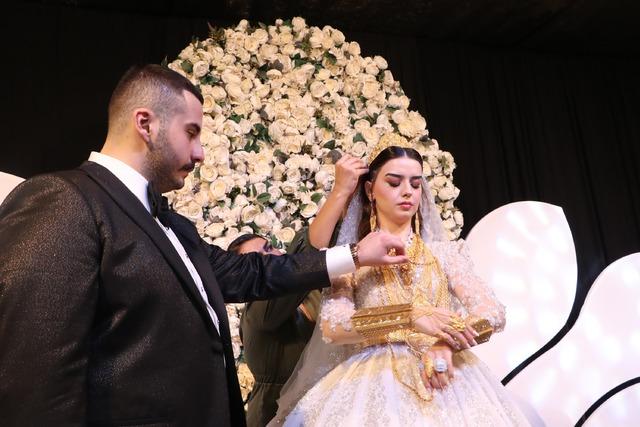 sanliurfada-asiret-dugununde-geline-7-kilo-altin-takildi_8891_dhaphoto2