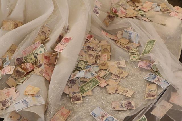 sanliurfada-asiret-dugununde-geline-7-kilo-altin-takildi_8891_dhaphoto3