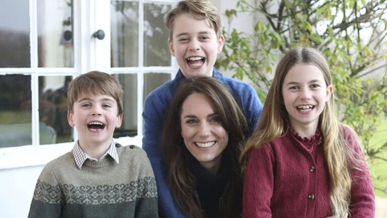 Haber ajansları, münipüle edildiği gerekçesiyle Kensington Sarayı’nın yayınladığı fotoğrafı kaldırdı