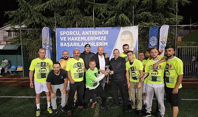Gölcük Belediyesi 12. Birimler Arası Futbol Turnuvası’nda; Gelir Müdürlüğü’nü penaltılar sonucu yenen Gençlik Ve Spor Hizmetleri Müdürlüğü şampiyon oldu – SPOR