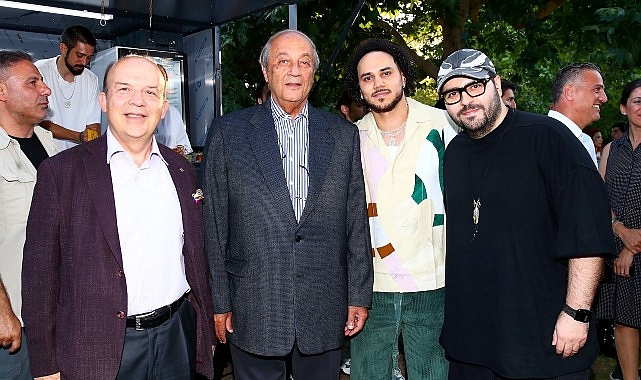 Anadolu Efes Spor Kulübü Başkanı Tuncay Özilhan, Shane Larkin’in “Carpet Court” temalı basketbol sahası açılışına katıldı – SPOR