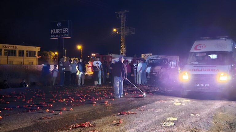 Kahramanmaraş'ta minibüs ile traktör çarpıştı: 10 yaralı
