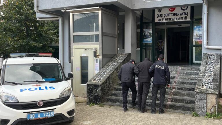 47 yıl hapis yatan aranan mahkum yurt dışına kaçmaya çalışırken yakalandı