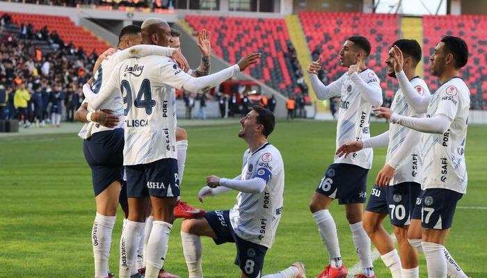 Son Dakika: Fenerbahçe Gaziantep FK 4-1’i yendi! Sarı-Lacivertliler Çeyrek Finallerde Lider Olarak