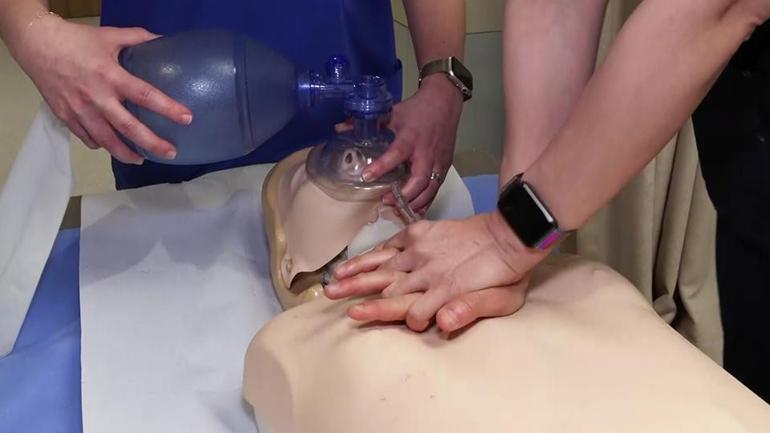 Kalp krizi geldiğimi söylüyor