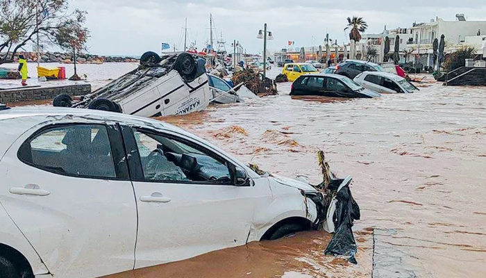 Yunanistan’ın Paros ve Mikonos adalarında sel felaketi