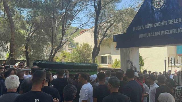 Marmaris'te bir motosiklet kazasında hayatını kaybeden Arda Kara, 3 gömüldü