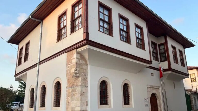 AKP’li yönetici yanan konağını belediyeye yaptırmış… Halkın bütçesinden 15 milyon TL harcandı! – Son Dakika Türkiye Haberleri