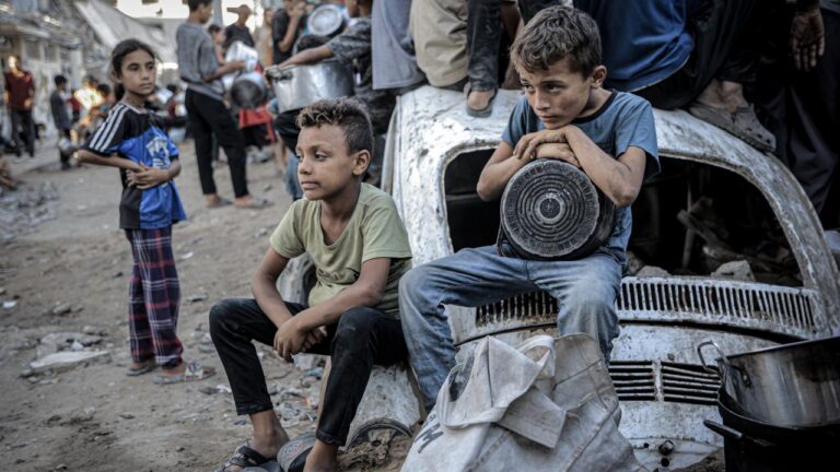 Gazze’deki hükümet: 10 günde girmesi gereken 6 bin yardım tırından sadece 853’ü giriş yapabildi