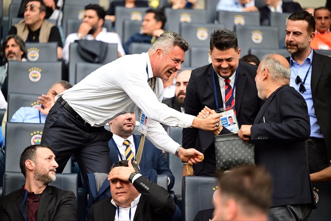 Fenerbahçe de cumhurbaşkanlığı seçimlerinden ısınıyor! Saran in '' Bunlar Pinner'ın insanları! Bunlar Fenerbahçe'yi sevdiğimi ve Fenerbahçe tarafından nemlendirilen insanlar. '' Kelimeler gündemdeydi 7