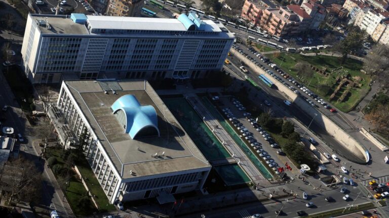 İBB’ye yönelik yolsuzluk soruşturmasında kırmızı bülten kararı