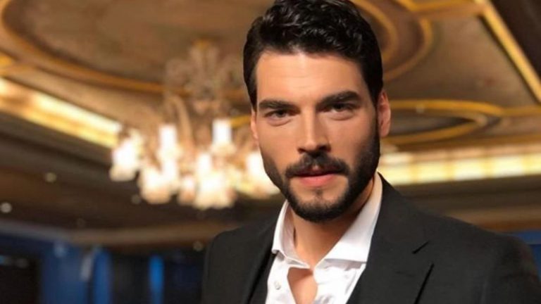 Akın Akınözü aradığı aşkı onda buldu! Yeni sevgilisiyle görüntülendi