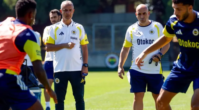 Ve Fenerbahçe beklenen kareyi paylaştı! İsmail Kartal takımın başında antrenmana çıktı